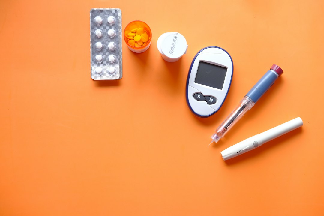 Blood sugar monitoring device representing glucose health